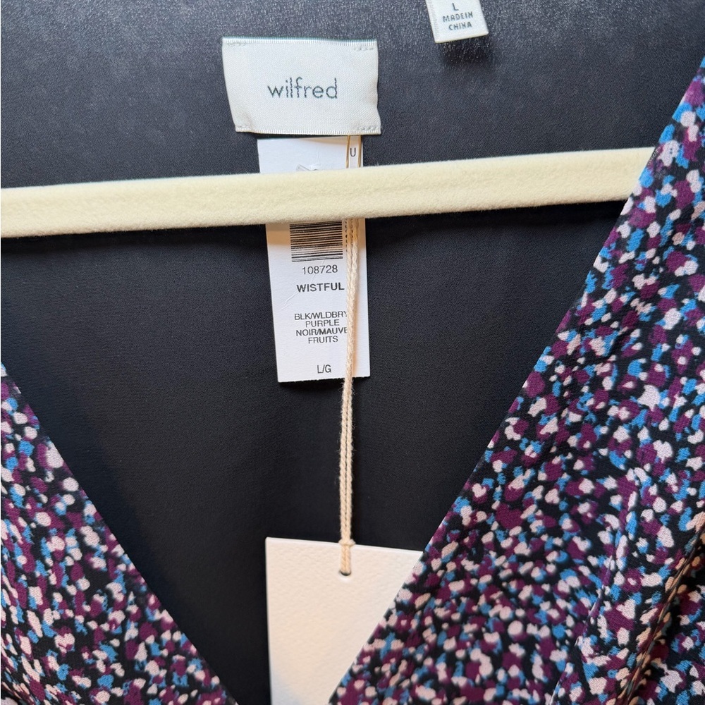 NWT Wilfred Aritzia Purple Floral V-Neck Smocked Waist Crop Top - Picture 3 of 6